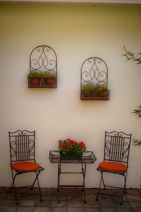 לינה וארוחת בוקר אוקיובלו A Casa Di Laura מראה חיצוני תמונה